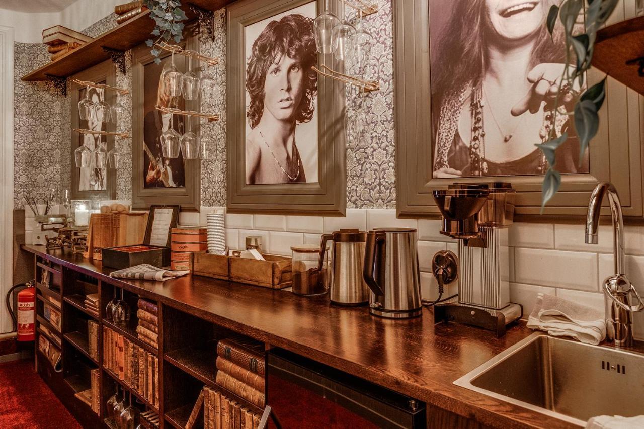 Cameo Boutique 3*